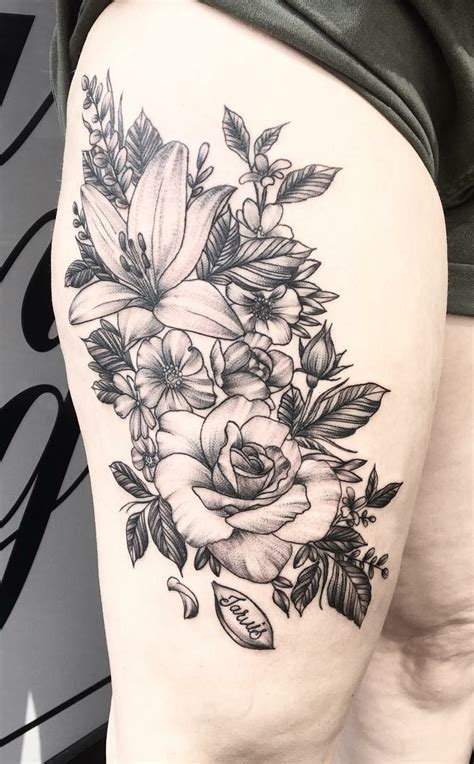 tatuagem feminina de flor na coxa|Tatuagens nas coxas femininas